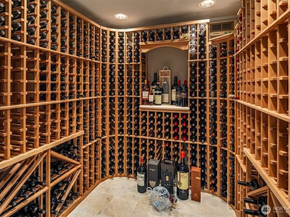 1322 91st Avenue NE, Clyde Hill WA 98004