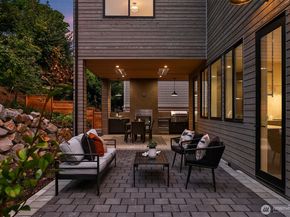 1027 McGilvra Boulevard E, Seattle WA 98112