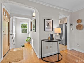 557 NE 91st Street, Seattle WA 98115