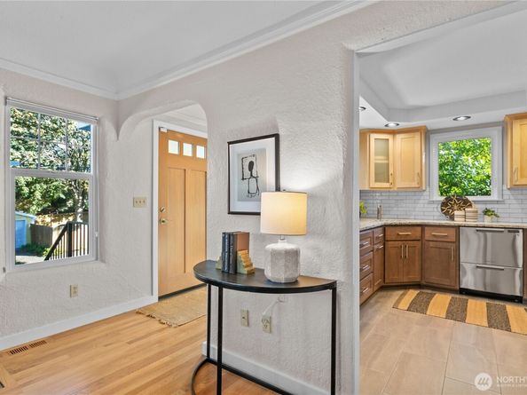 557 NE 91st Street, Seattle WA 98115