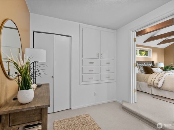 557 NE 91st Street, Seattle WA 98115
