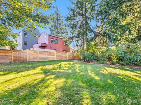 557 NE 91st Street, Seattle WA 98115