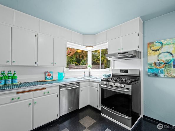 10205 35th Avenue SW, Seattle WA 98146