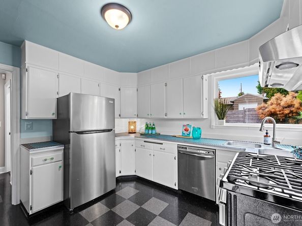 10205 35th Avenue SW, Seattle WA 98146