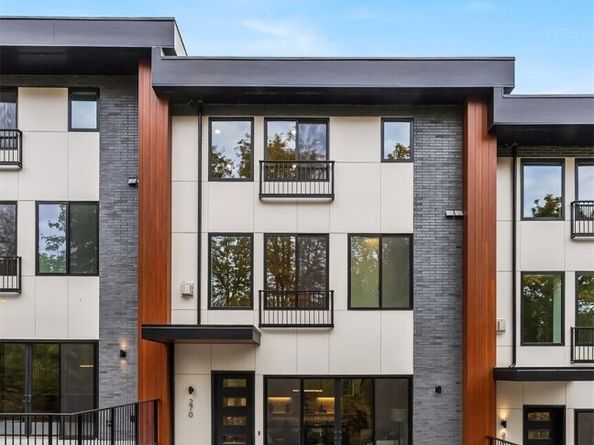 270 118th Avenue SE, Bellevue WA 98005