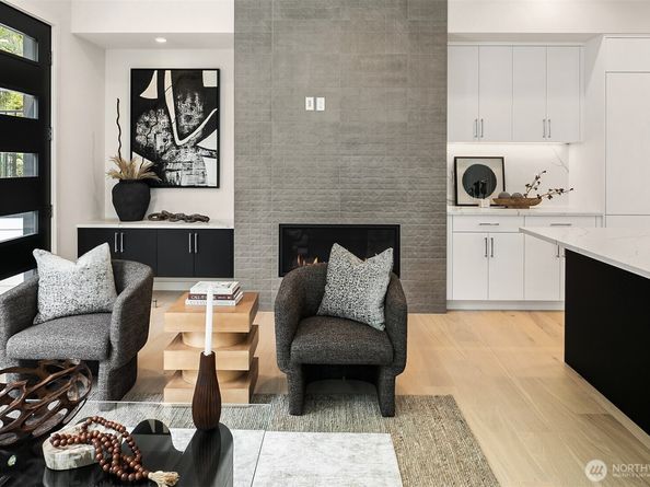 270 118th Avenue SE, Bellevue WA 98005