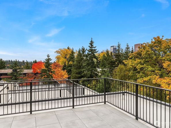 270 118th Avenue SE, Bellevue WA 98005