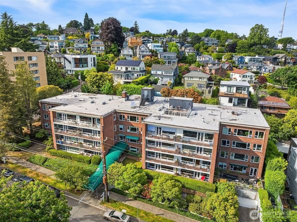 530 W Olympic Place 406, Seattle WA 98119