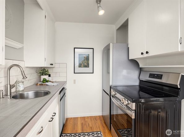 530 W Olympic Place 406, Seattle WA 98119