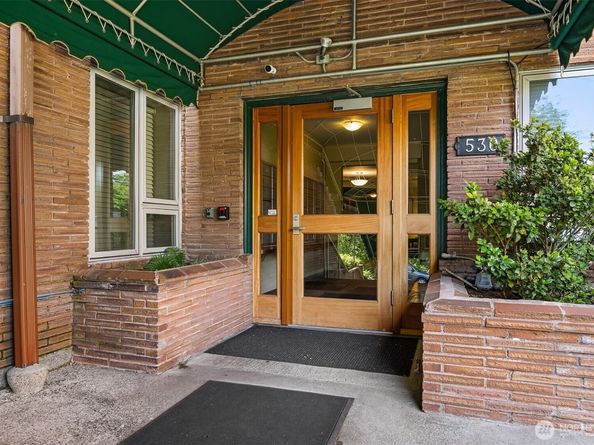 530 W Olympic Place 406, Seattle WA 98119