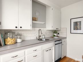 530 W Olympic Place 406, Seattle WA 98119