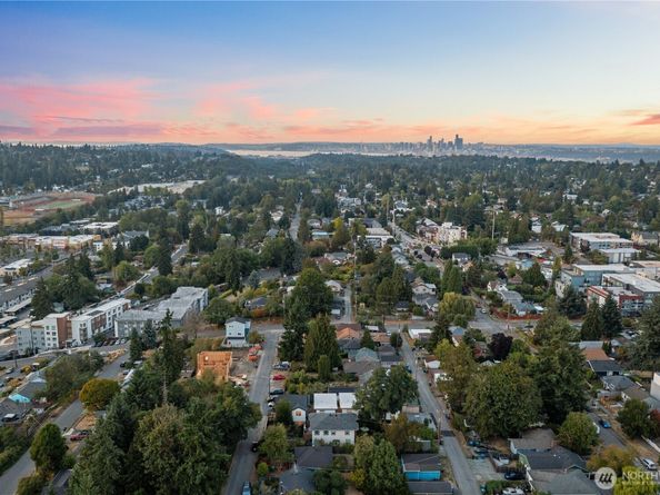 9230 22nd Avenue SW, Seattle WA 98106