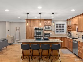 825 Wildwood Boulevard SW, Issaquah WA 98027