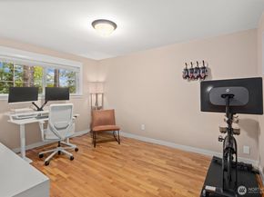 825 Wildwood Boulevard SW, Issaquah WA 98027