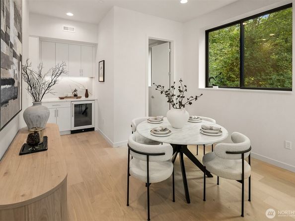262 118th Avenue SE, Bellevue WA 98005