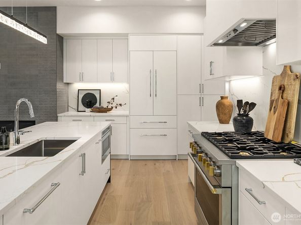 262 118th Avenue SE, Bellevue WA 98005
