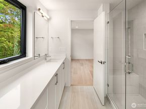 262 118th Avenue SE, Bellevue WA 98005