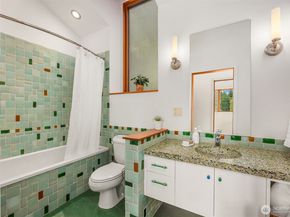 10403 NE Seaborn Road, Bainbridge Island WA 98110