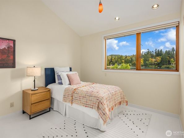 10403 NE Seaborn Road, Bainbridge Island WA 98110