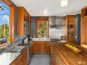 10403 NE Seaborn Road, Bainbridge Island WA 98110