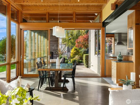 10403 NE Seaborn Road, Bainbridge Island WA 98110