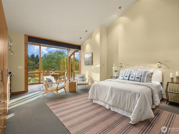 10403 NE Seaborn Road, Bainbridge Island WA 98110