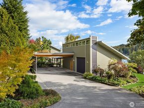 10403 NE Seaborn Road, Bainbridge Island WA 98110