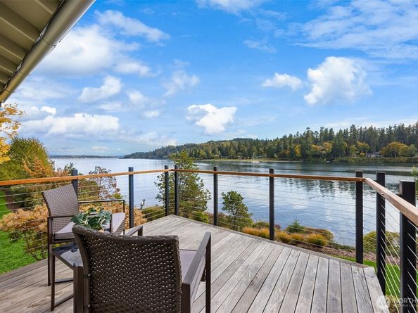 10403 NE Seaborn Road, Bainbridge Island WA 98110