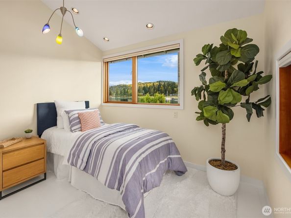 10403 NE Seaborn Road, Bainbridge Island WA 98110