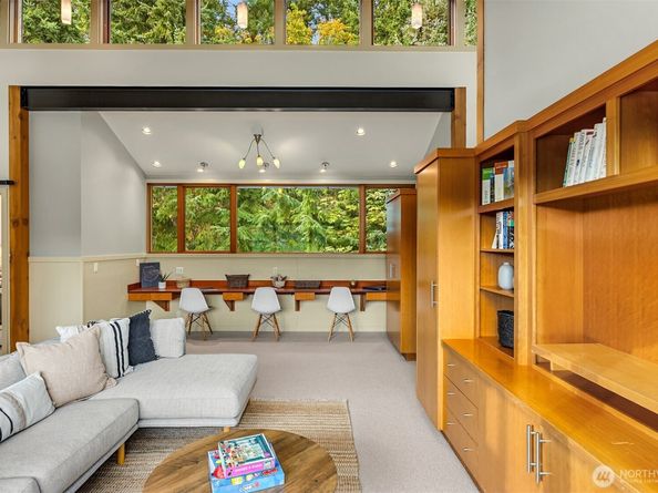 10403 NE Seaborn Road, Bainbridge Island WA 98110