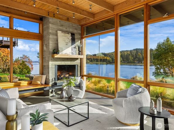 10403 NE Seaborn Road, Bainbridge Island WA 98110