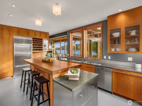 10403 NE Seaborn Road, Bainbridge Island WA 98110