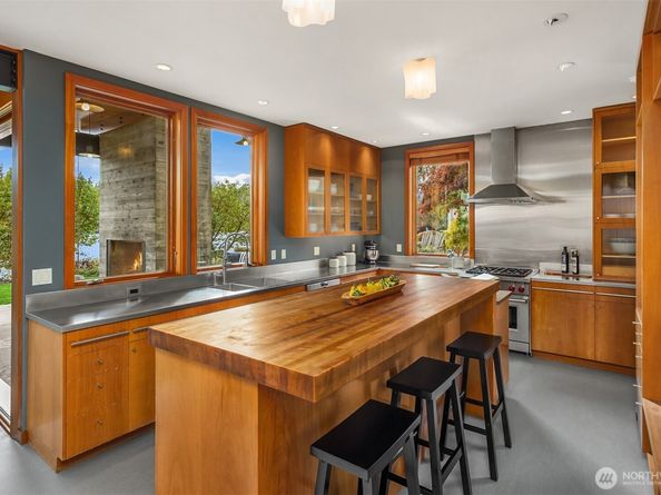 10403 NE Seaborn Road, Bainbridge Island WA 98110