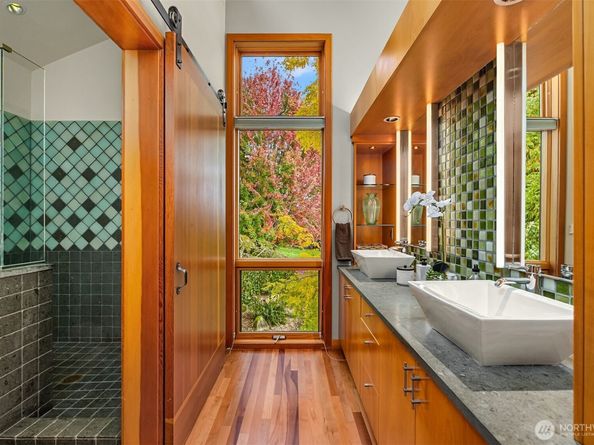 10403 NE Seaborn Road, Bainbridge Island WA 98110