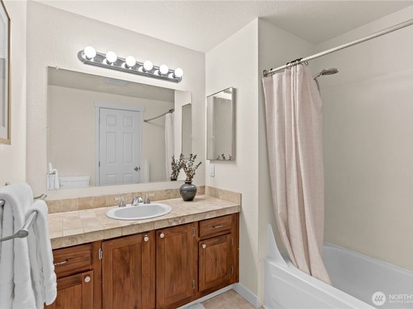 4231 NE 5th Street A201, Renton WA 98059