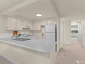 4231 NE 5th Street A201, Renton WA 98059