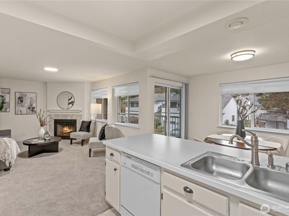 4231 NE 5th Street A201, Renton WA 98059