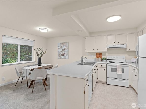 4231 NE 5th Street A201, Renton WA 98059