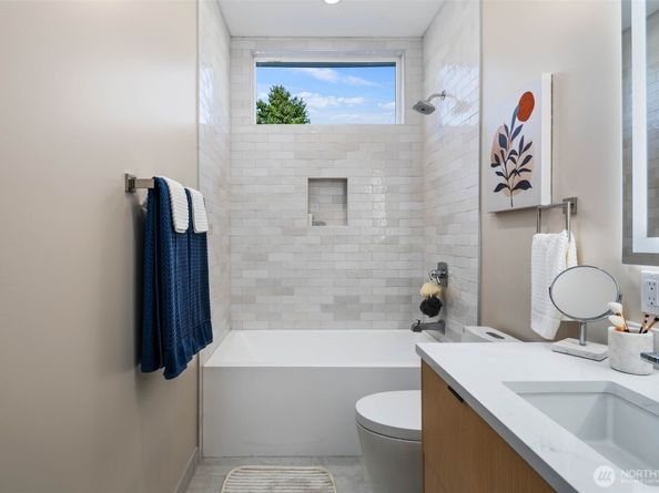 10120 NE 185th Street D, Bothell WA 98011