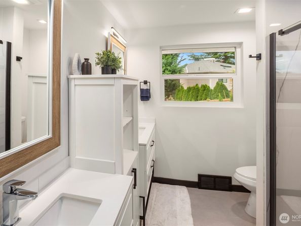 10045 NE 15th Street, Bellevue WA 98004