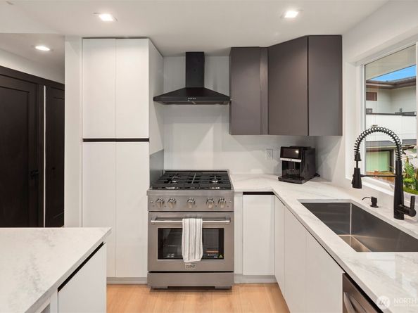 10045 NE 15th Street, Bellevue WA 98004