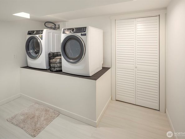 10045 NE 15th Street, Bellevue WA 98004