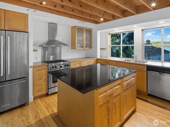 8770 Sand Point Way NE, Seattle WA 98115
