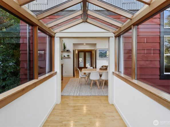 8770 Sand Point Way NE, Seattle WA 98115