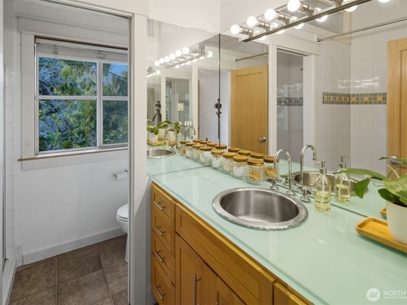 8770 Sand Point Way NE, Seattle WA 98115