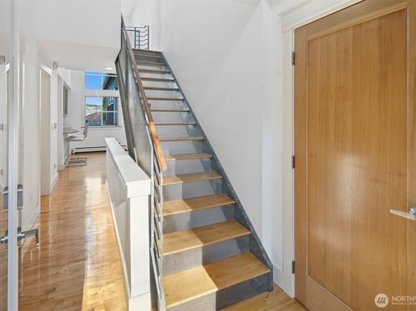 8770 Sand Point Way NE, Seattle WA 98115