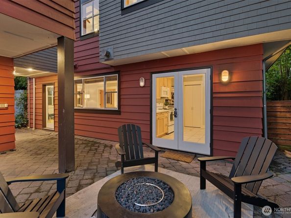 8770 Sand Point Way NE, Seattle WA 98115