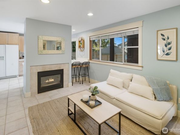 8770 Sand Point Way NE, Seattle WA 98115
