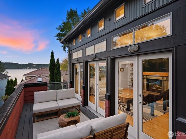 8770 Sand Point Way NE, Seattle WA 98115