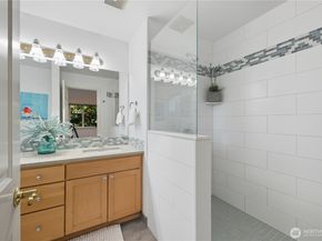 19010 68th Avenue NE A201, Kenmore WA 98028